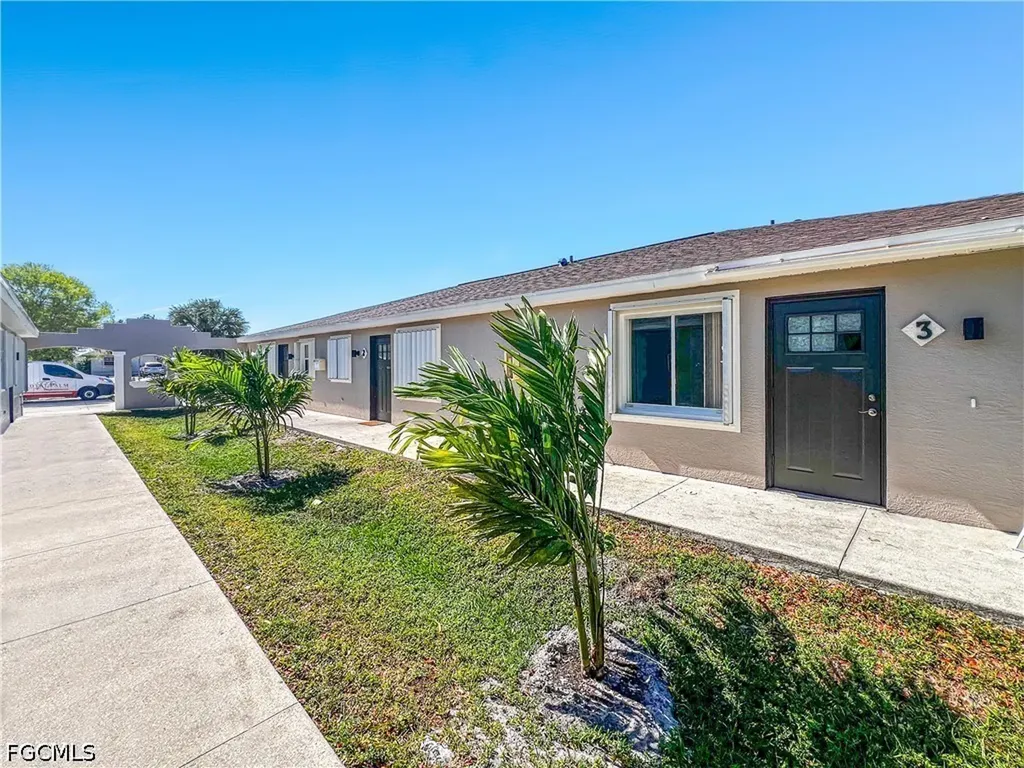 1321 SE 8th Avenue Cape Coral FL 33990