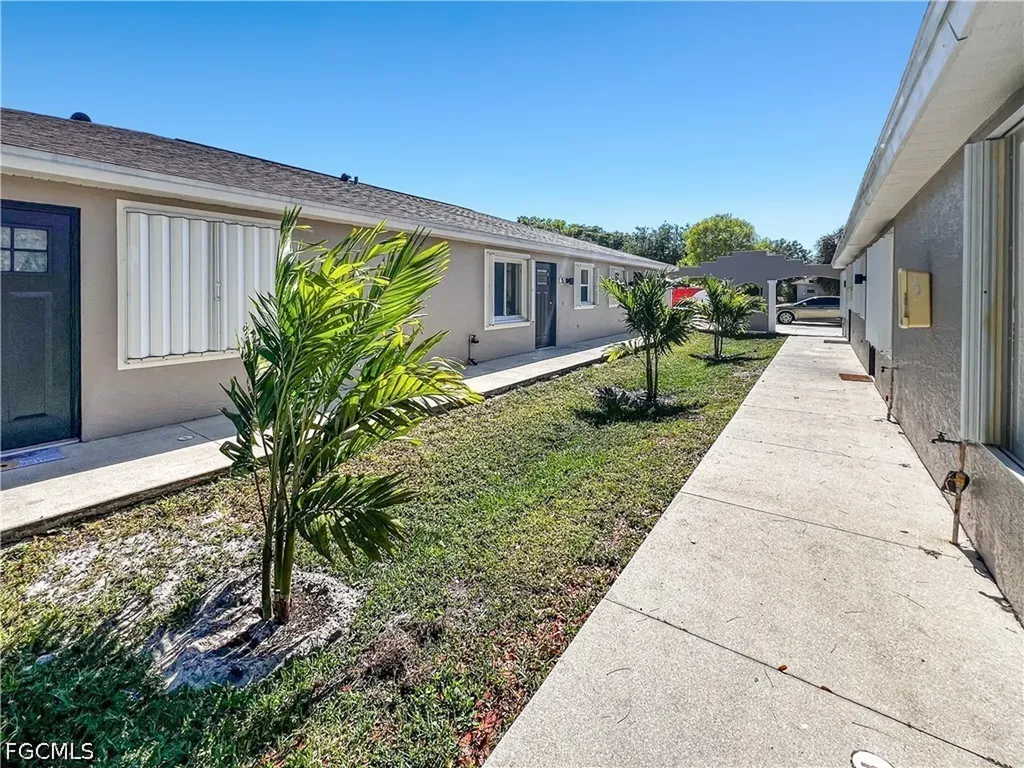 1321 SE 8th Avenue Cape Coral FL 33990