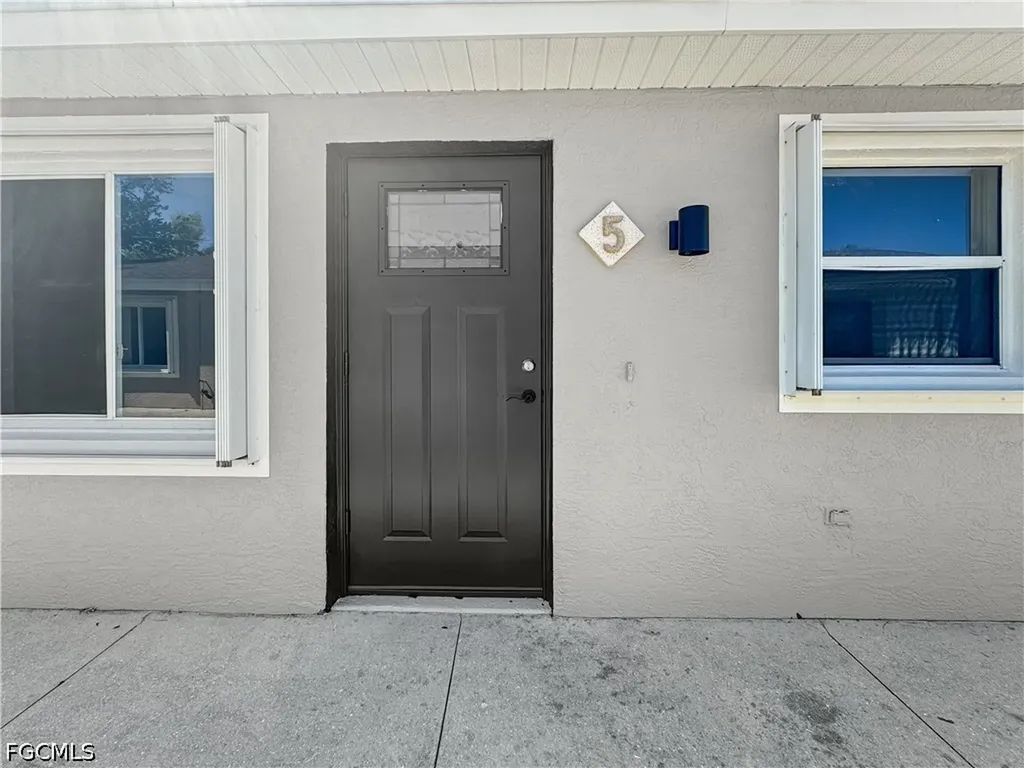 1321 SE 8th Avenue Cape Coral FL 33990