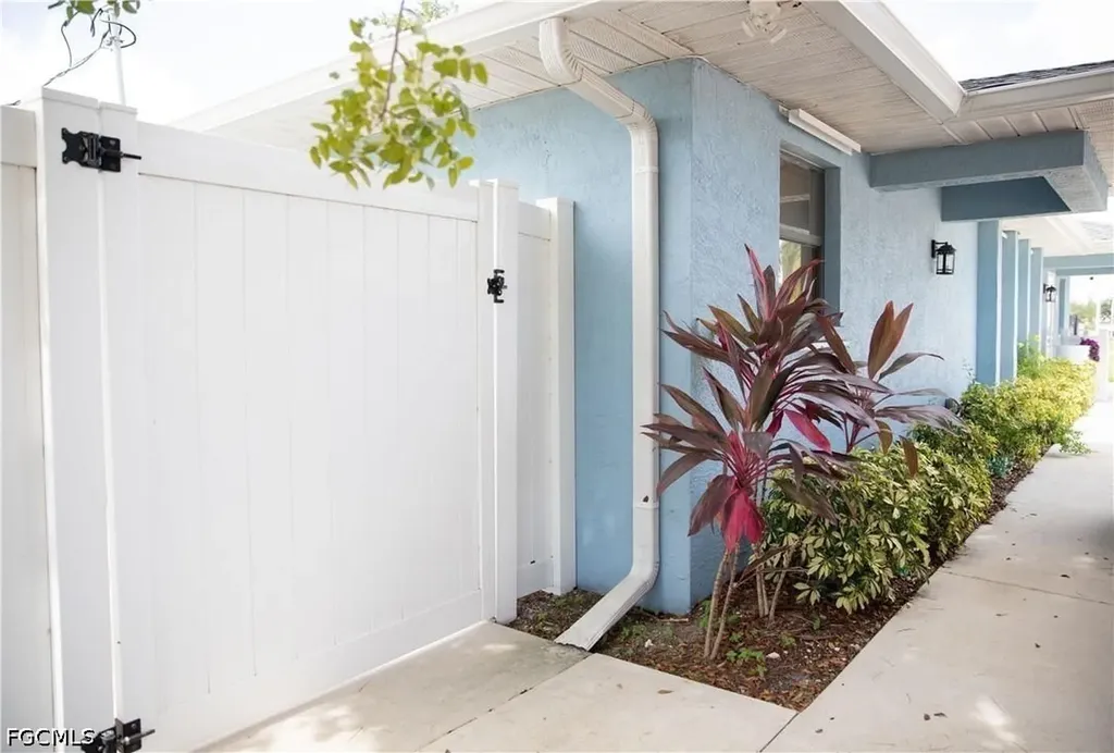 2826 Santa Barbara Boulevard Cape Coral FL 33914