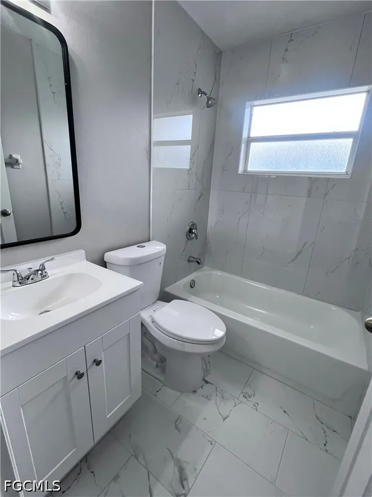 1809 SW Santa Barbara Place Cape Coral FL 33991