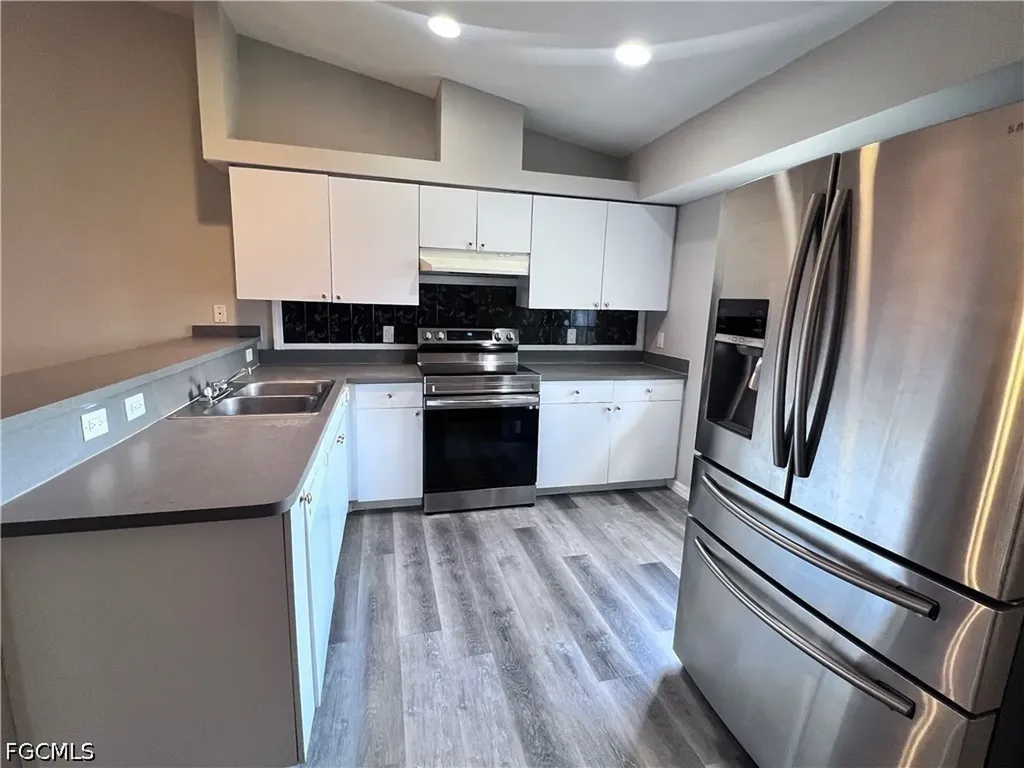 1809 SW Santa Barbara Place Cape Coral FL 33991
