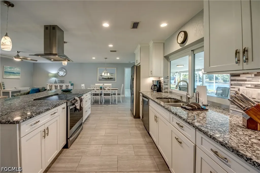 4532 SW 1st Place Cape Coral FL 33914