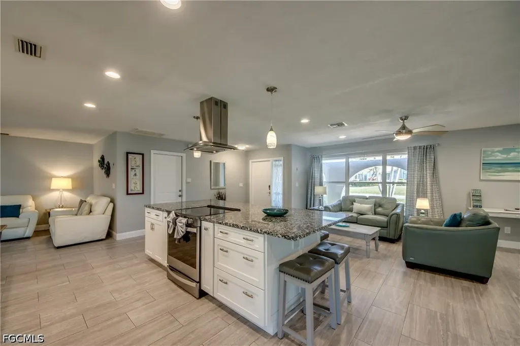4532 SW 1st Place Cape Coral FL 33914