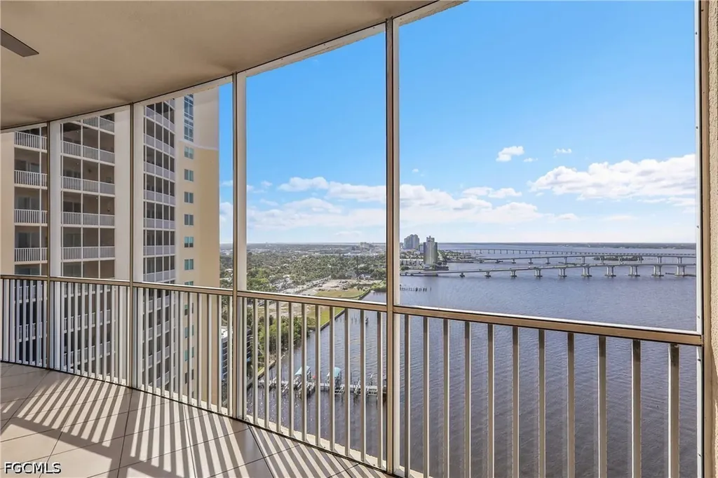2745 1st Street Fort Myers FL 33916