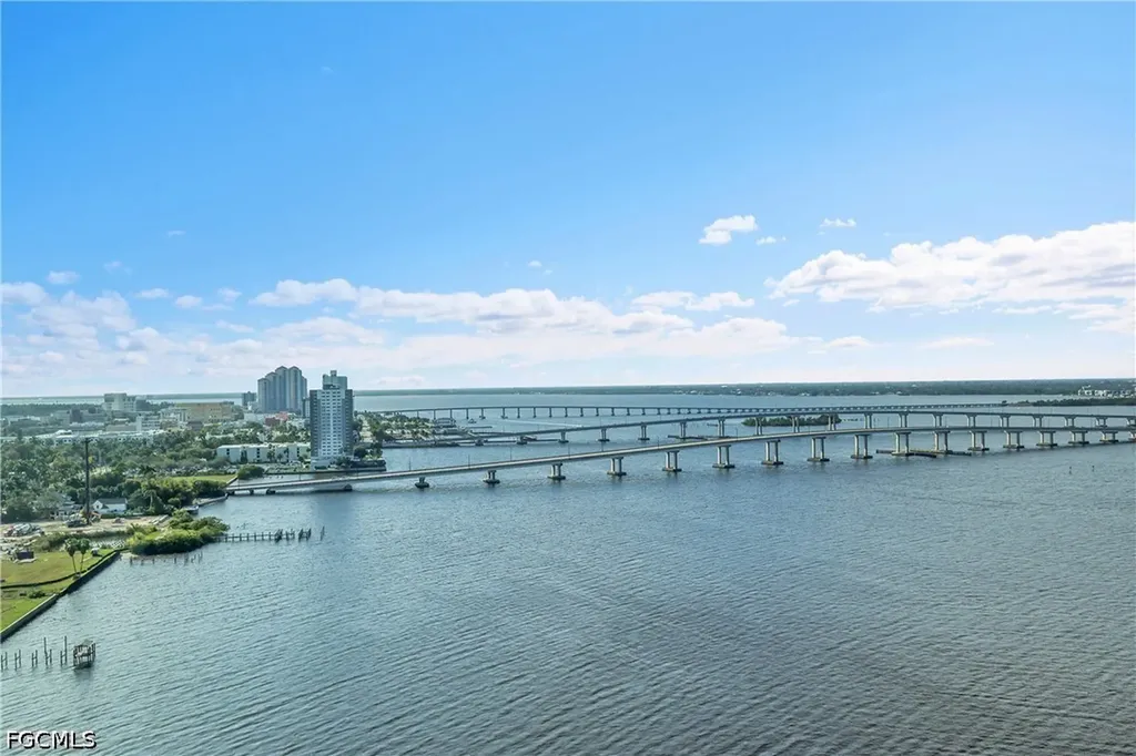2745 1st Street Fort Myers FL 33916