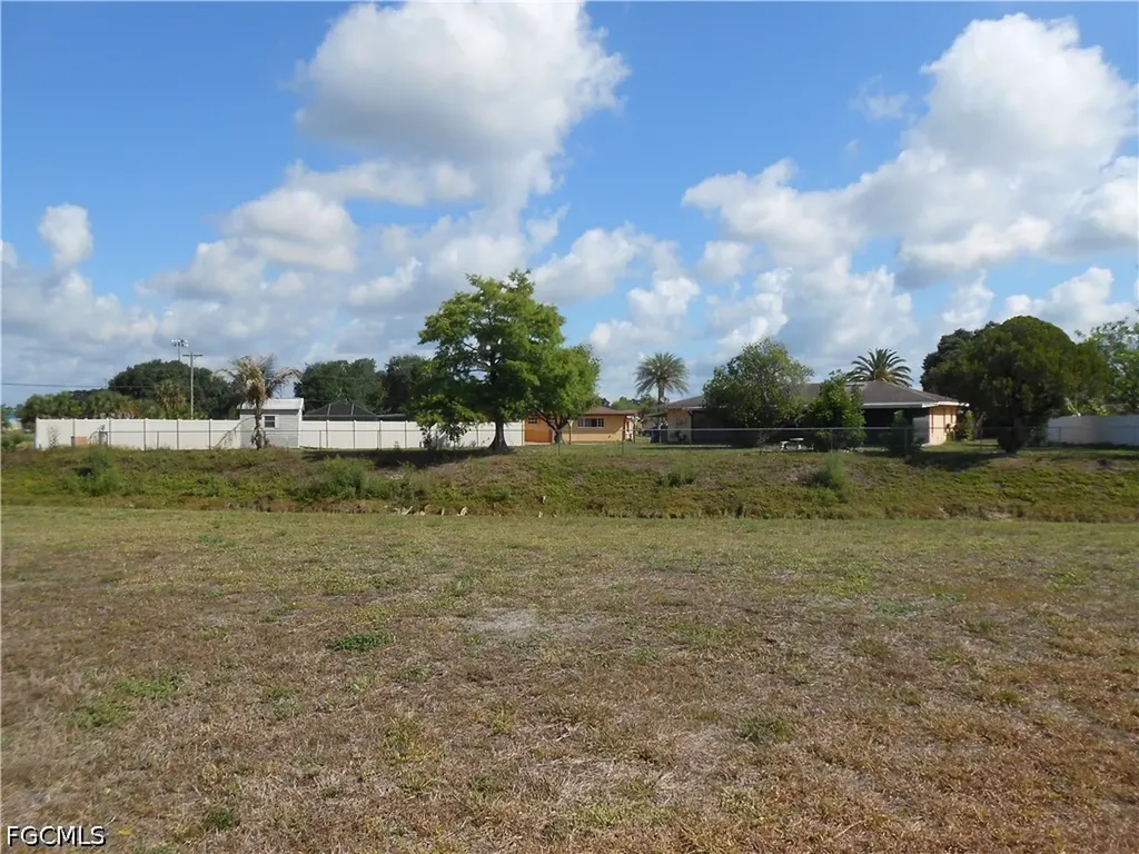 222 Ground Dove Circle Lehigh Acres FL 33936