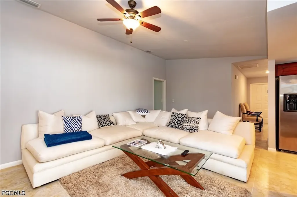 908 SE 33rd Street Cape Coral FL 33904