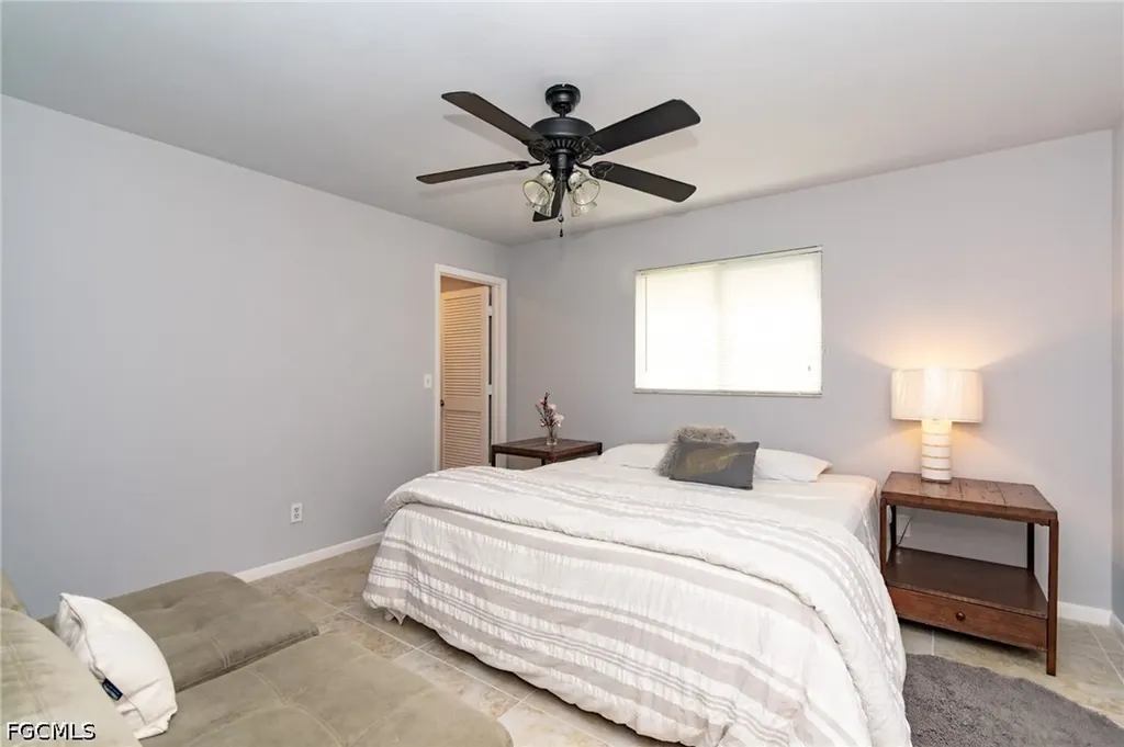 908 SE 33rd Street Cape Coral FL 33904