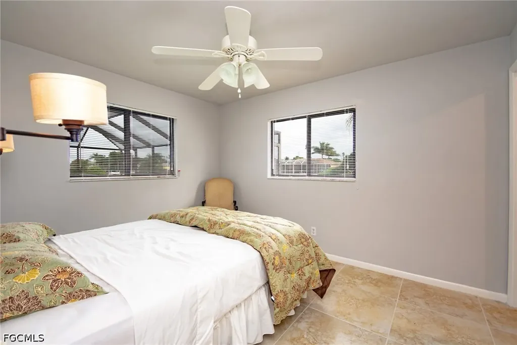 908 SE 33rd Street Cape Coral FL 33904