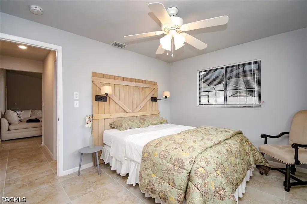 908 SE 33rd Street Cape Coral FL 33904