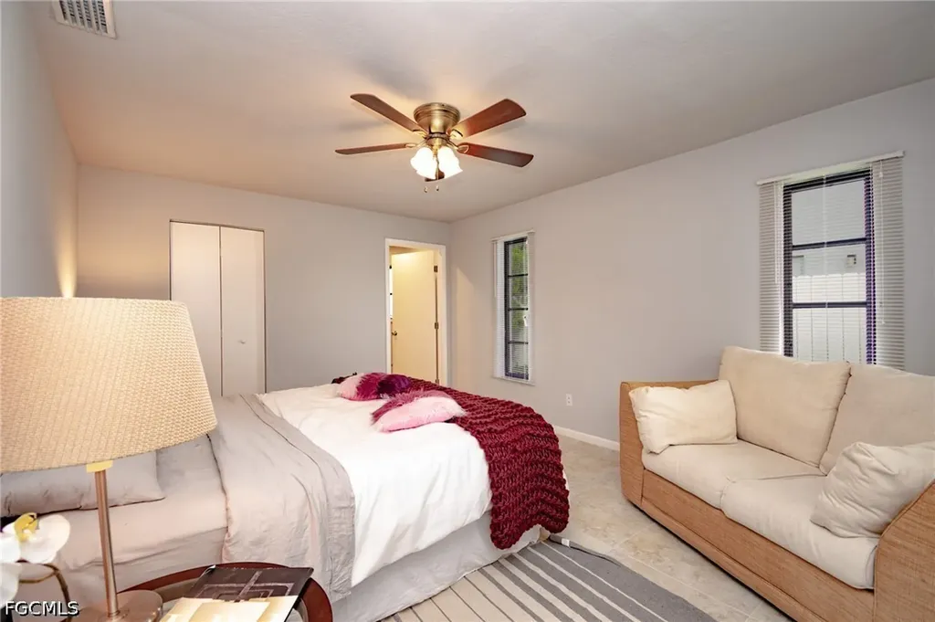908 SE 33rd Street Cape Coral FL 33904