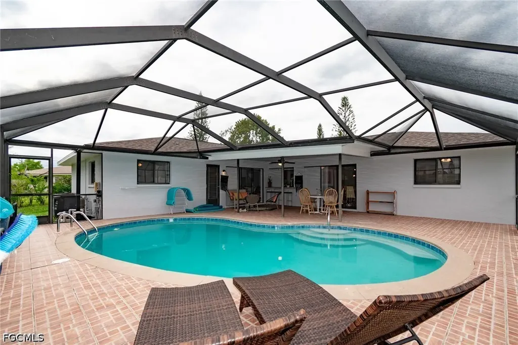 908 SE 33rd Street Cape Coral FL 33904