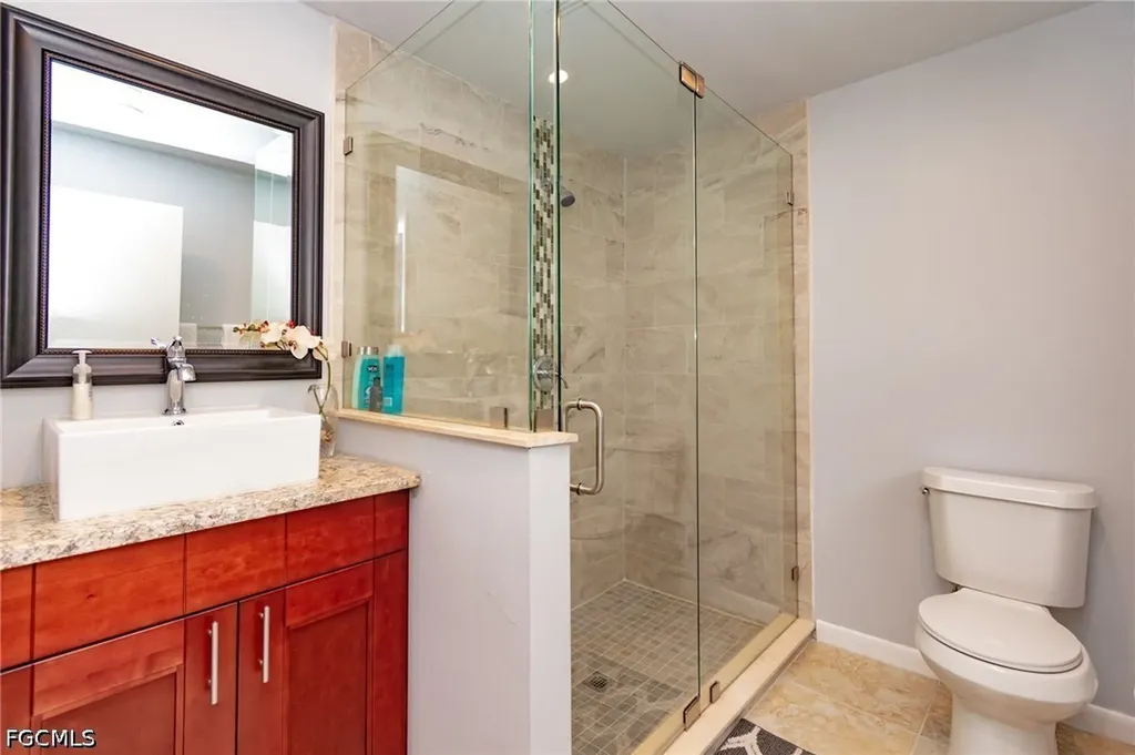 908 SE 33rd Street Cape Coral FL 33904