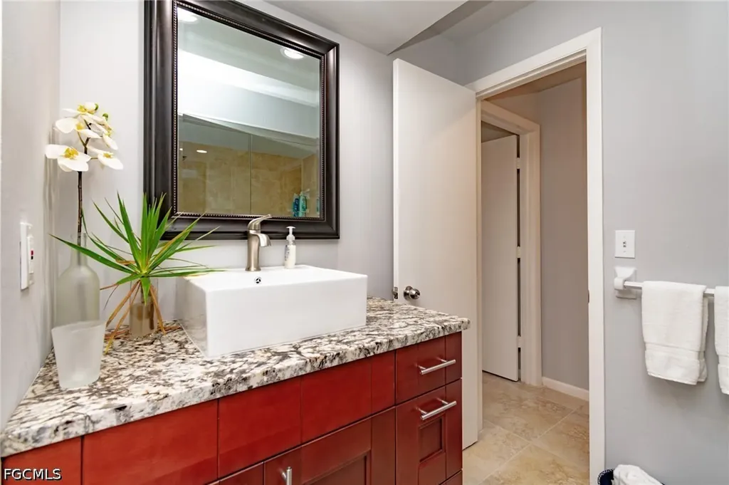 908 SE 33rd Street Cape Coral FL 33904