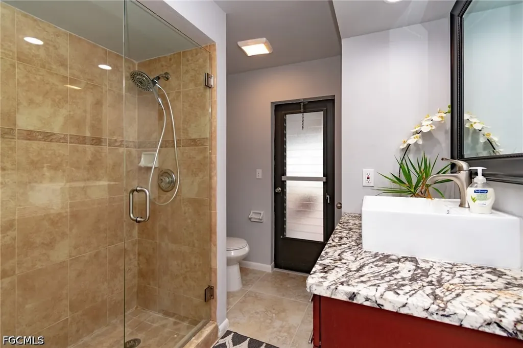 908 SE 33rd Street Cape Coral FL 33904