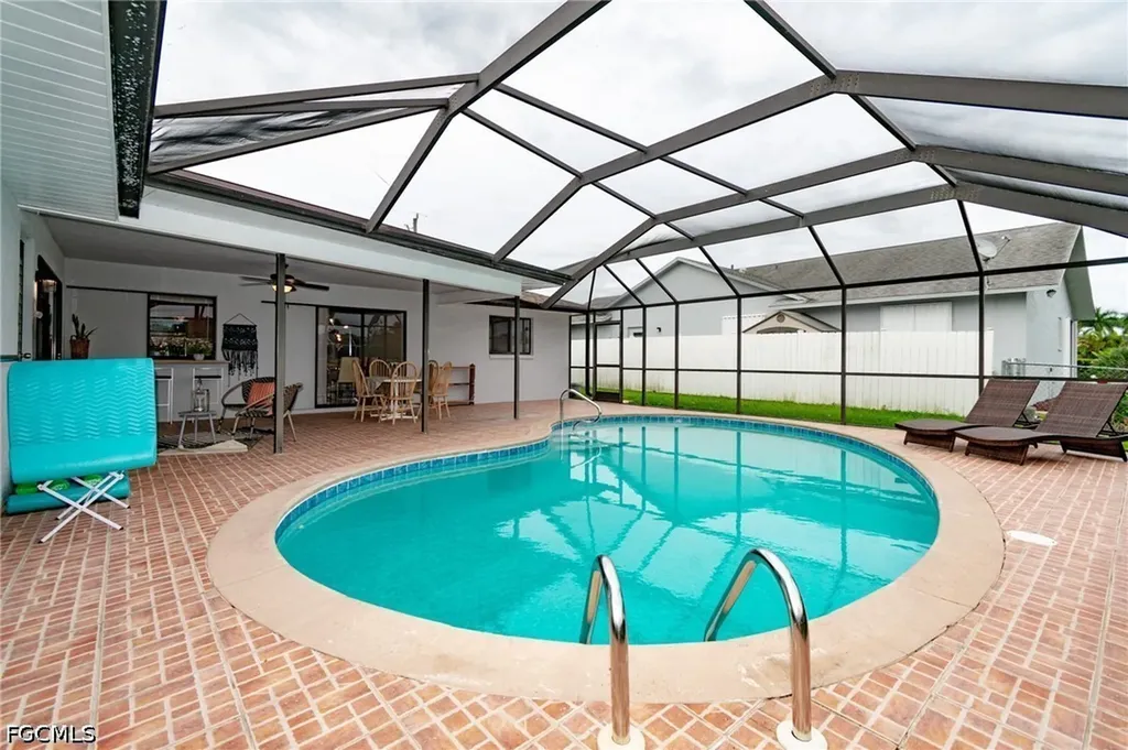 908 SE 33rd Street Cape Coral FL 33904