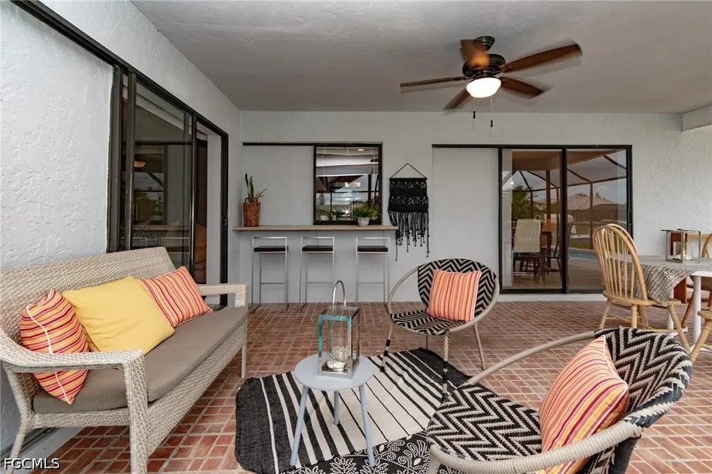 908 SE 33rd Street Cape Coral FL 33904