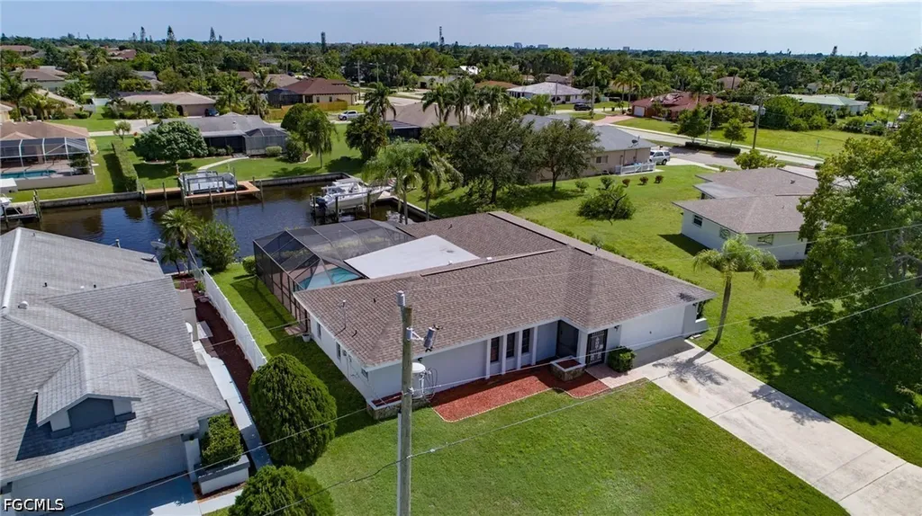 908 SE 33rd Street Cape Coral FL 33904