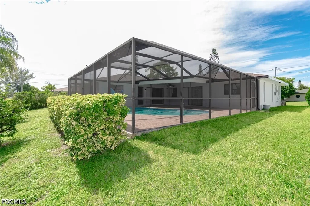 908 SE 33rd Street Cape Coral FL 33904