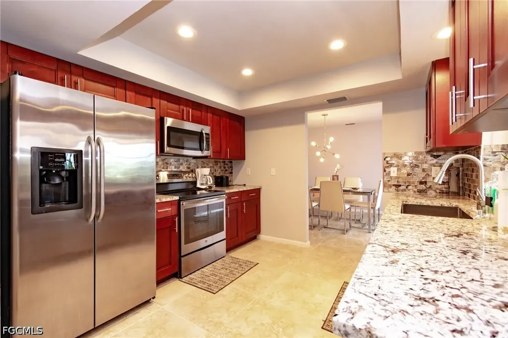 908 SE 33rd Street Cape Coral FL 33904