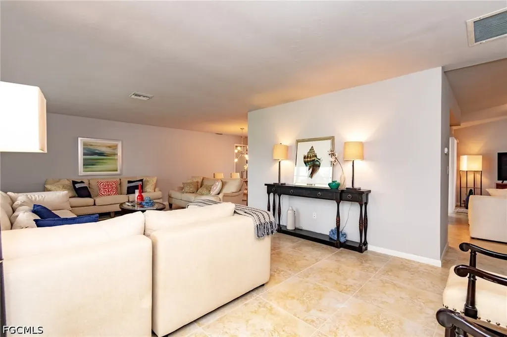 908 SE 33rd Street Cape Coral FL 33904