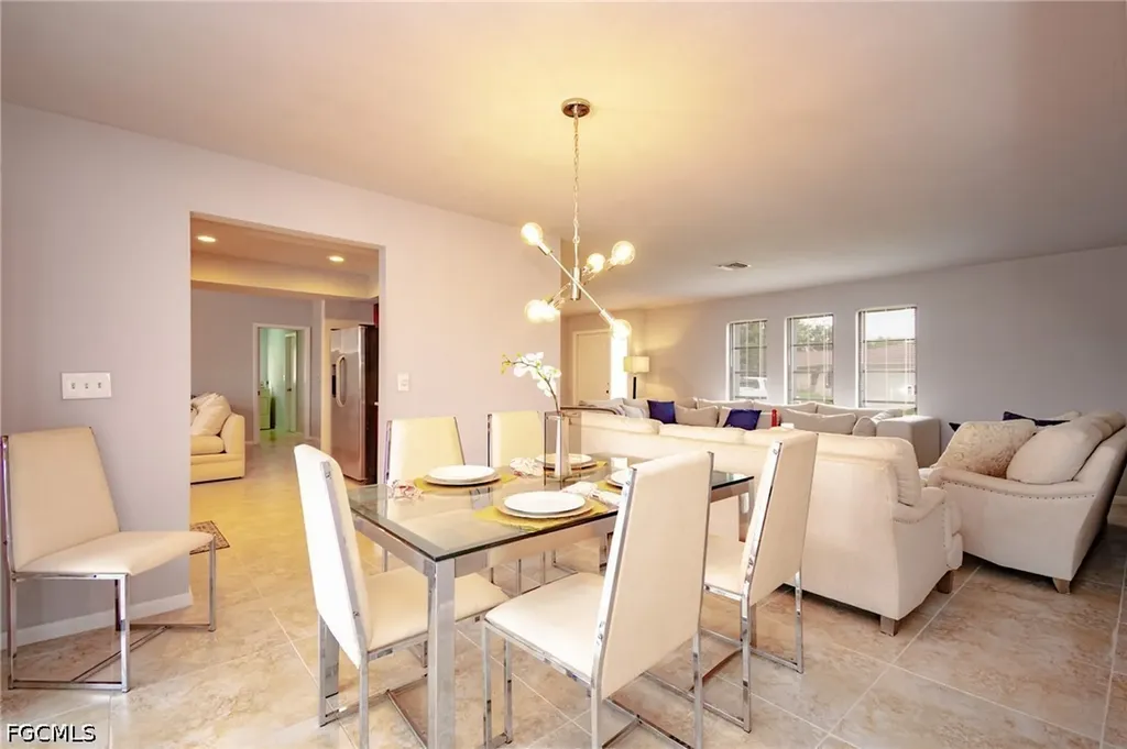 908 SE 33rd Street Cape Coral FL 33904