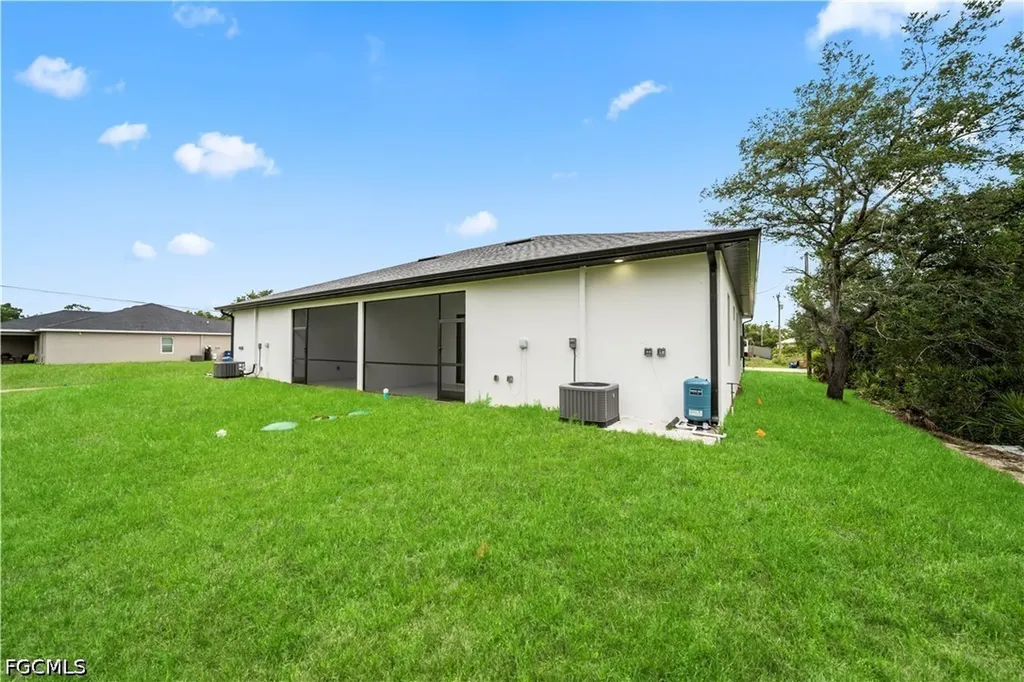 403/405 Bell Boulevard S Lehigh Acres FL 33974