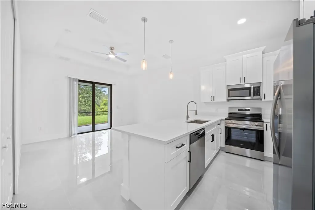 403/405 Bell Boulevard S Lehigh Acres FL 33974