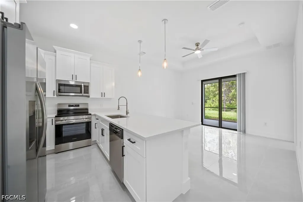 403/405 Bell Boulevard S Lehigh Acres FL 33974