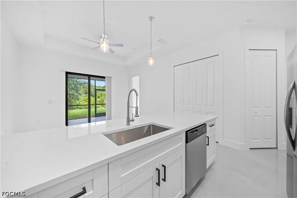 403/405 Bell Boulevard S Lehigh Acres FL 33974