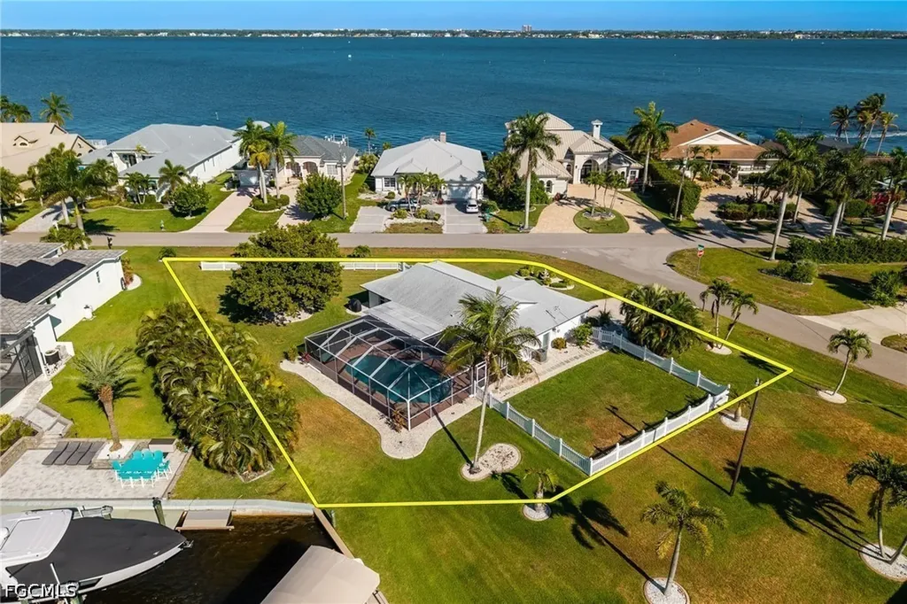 2025 SE 39th Street Cape Coral FL 33904