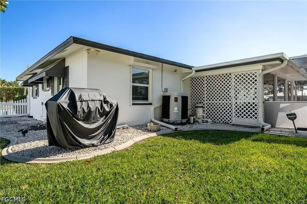 2025 SE 39th Street Cape Coral FL 33904