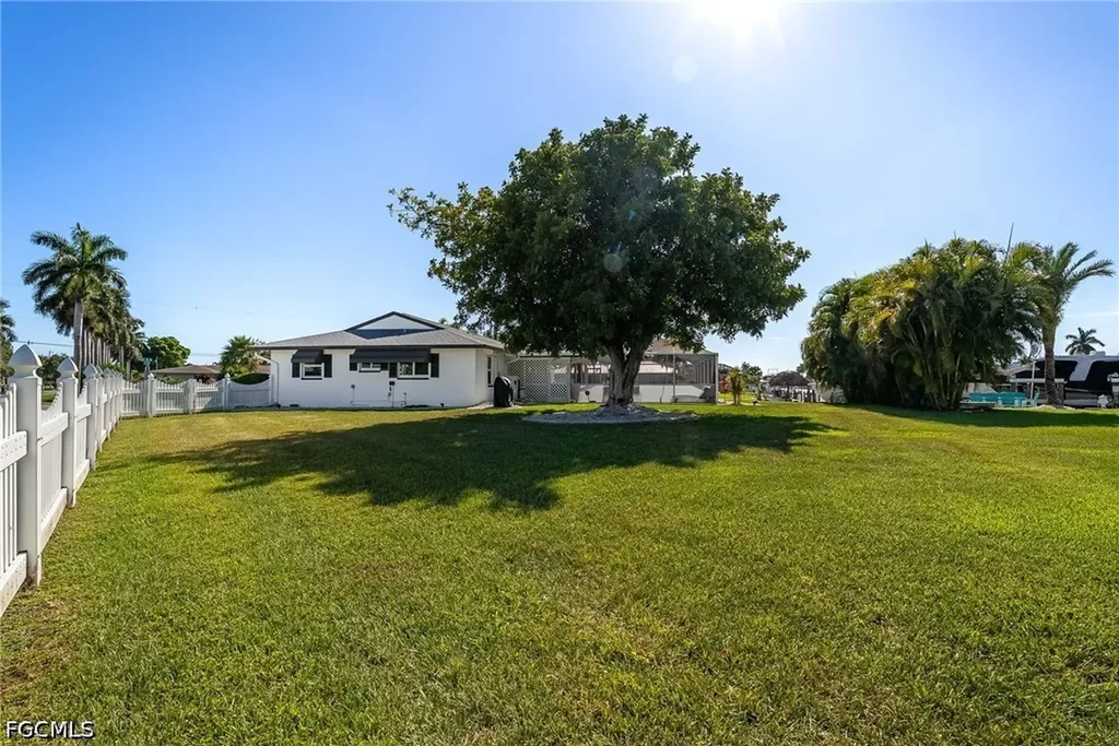 2025 SE 39th Street Cape Coral FL 33904