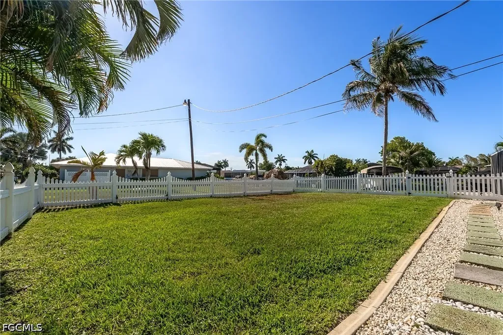 2025 SE 39th Street Cape Coral FL 33904