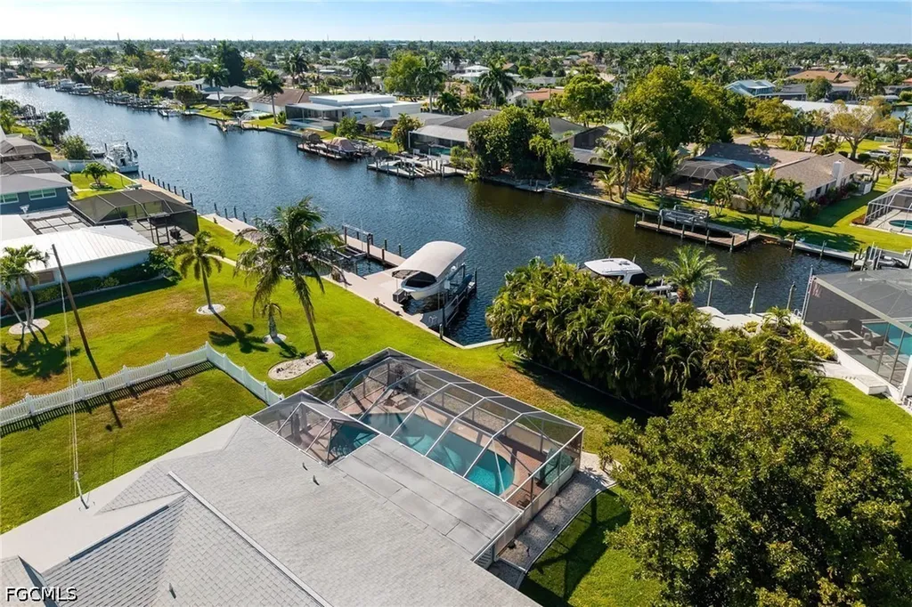 2025 SE 39th Street Cape Coral FL 33904