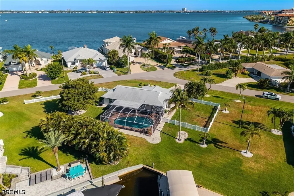 2025 SE 39th Street Cape Coral FL 33904