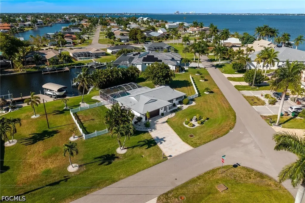 2025 SE 39th Street Cape Coral FL 33904