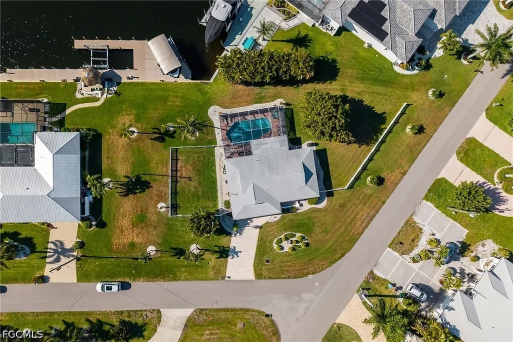 2025 SE 39th Street Cape Coral FL 33904