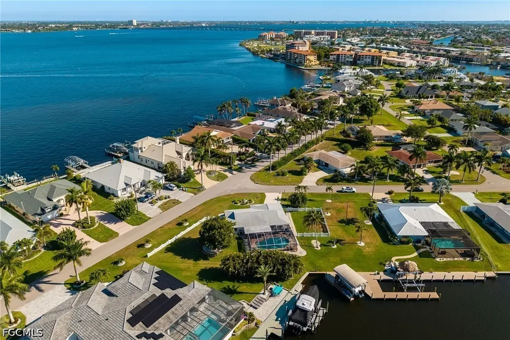 2025 SE 39th Street Cape Coral FL 33904