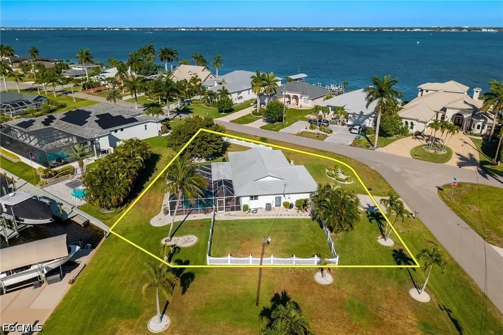 2025 SE 39th Street Cape Coral FL 33904