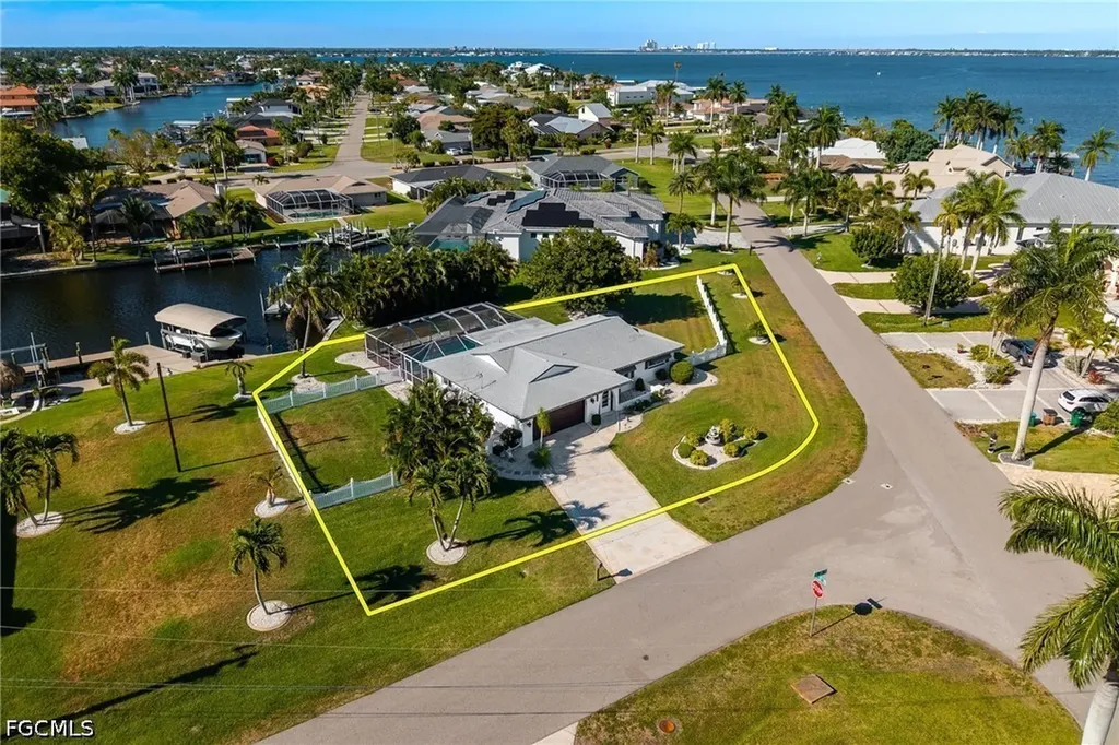 2025 SE 39th Street Cape Coral FL 33904