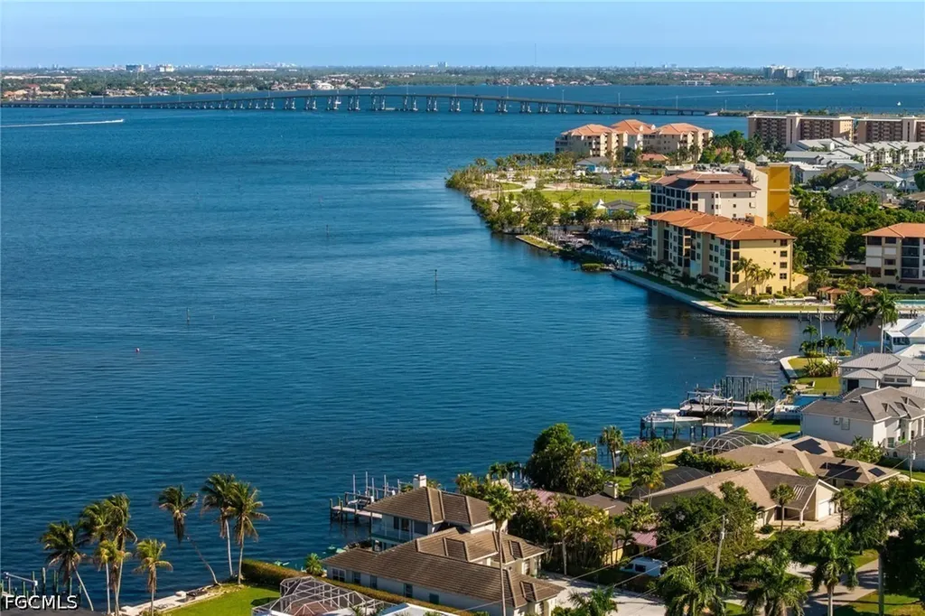 2025 SE 39th Street Cape Coral FL 33904