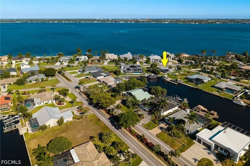 2025 SE 39th Street Cape Coral FL 33904