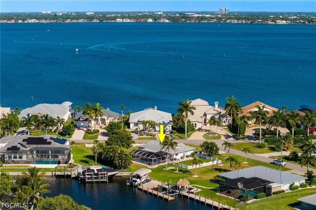 2025 SE 39th Street Cape Coral FL 33904