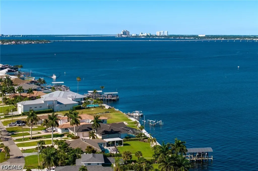 2025 SE 39th Street Cape Coral FL 33904
