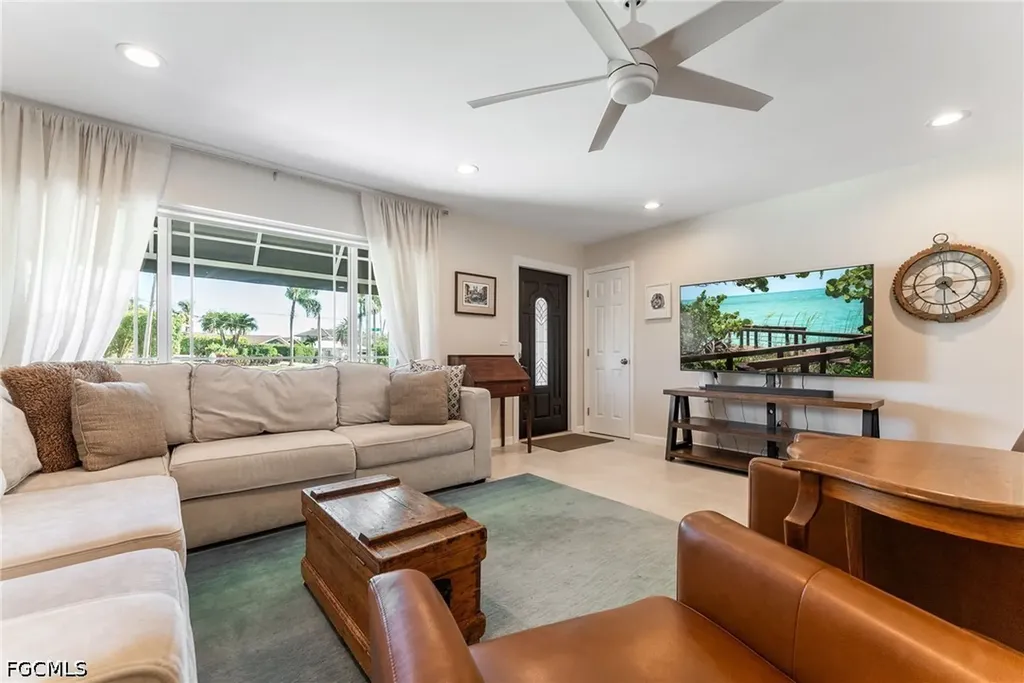 2025 SE 39th Street Cape Coral FL 33904