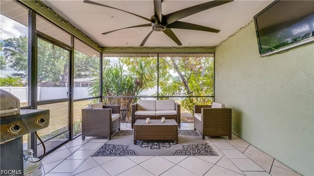 914 SE 28th Terrace Cape Coral FL 33904