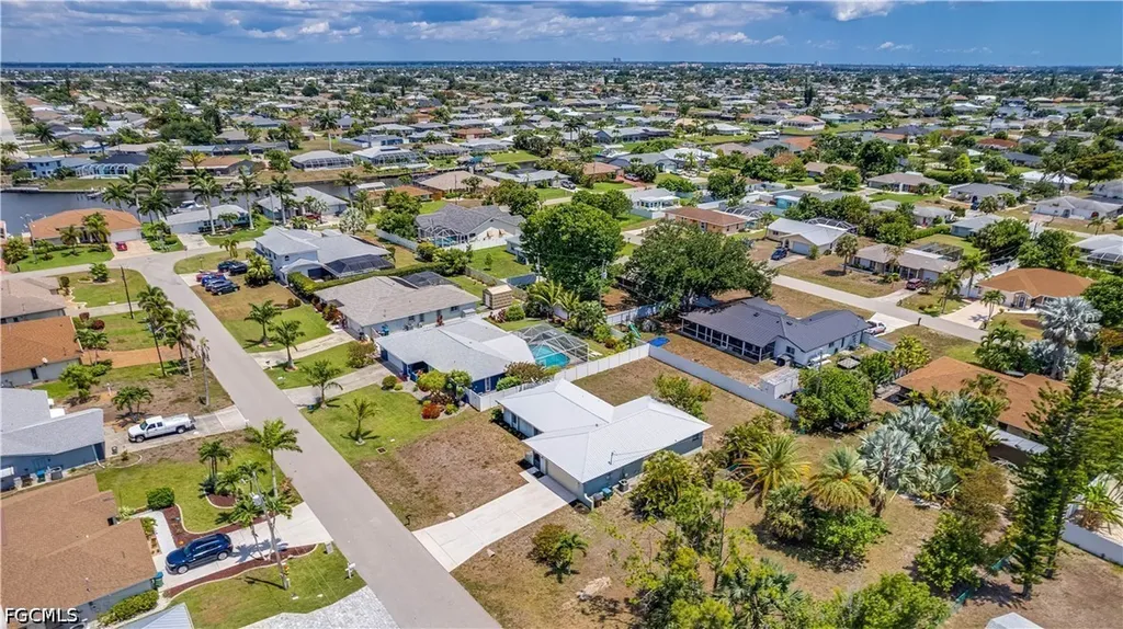 914 SE 28th Terrace Cape Coral FL 33904