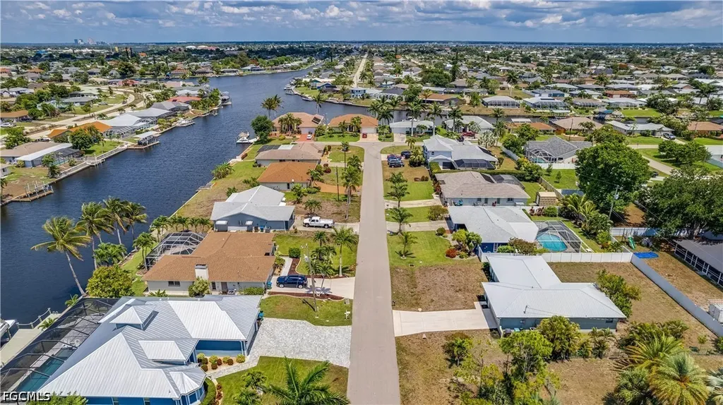 914 SE 28th Terrace Cape Coral FL 33904